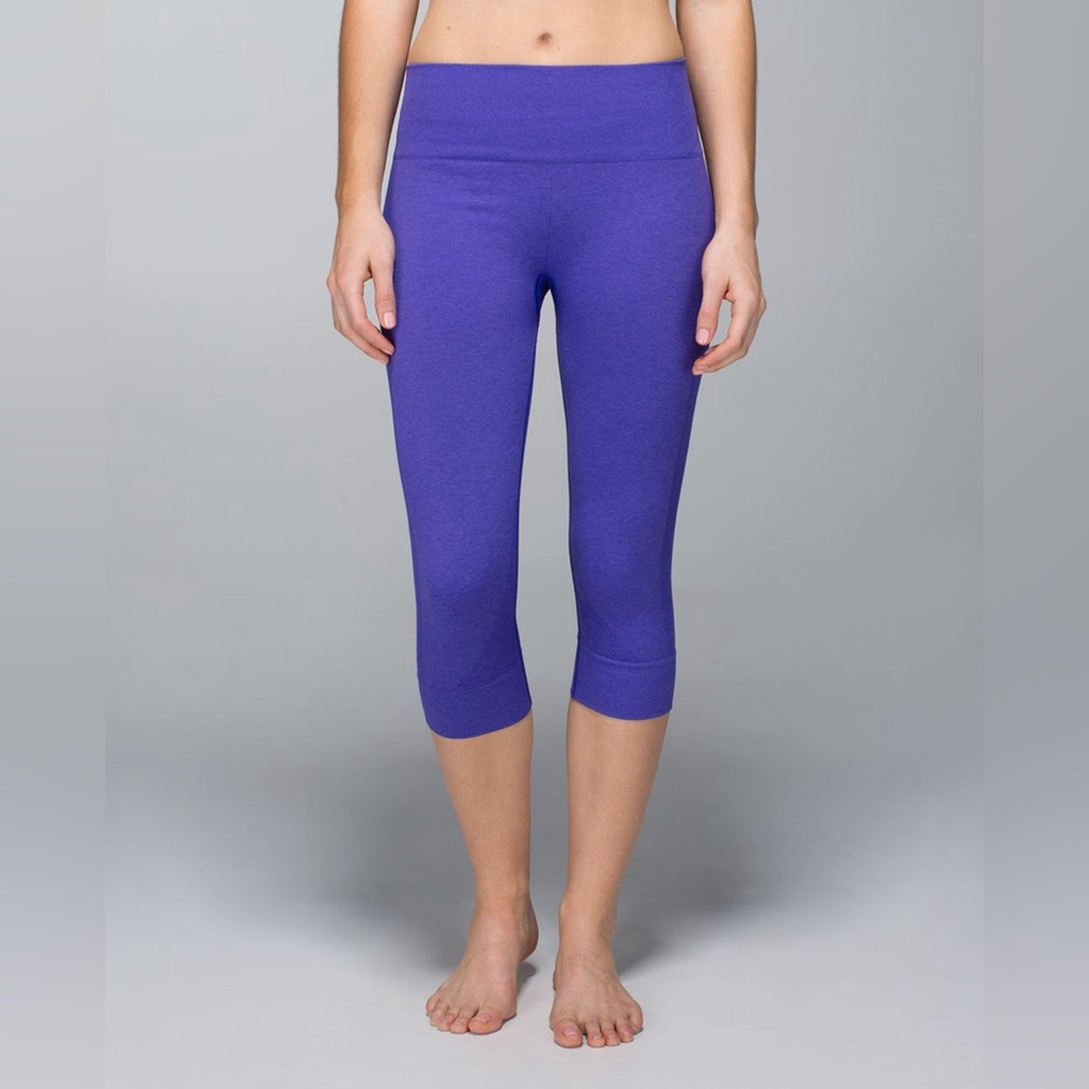 Lululemon Seamlessly Street Crop
Bruised Berry